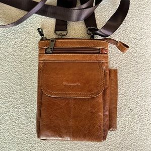 Hengwin crossbody - Like New Condition - Camel Brown Color